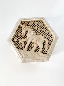 กล่องใส่เครื่องประดับและของจุกจิกหกเหลี่ยมลายยูนิคอร์นทำมือจากหินสบู่หินอ่อนวินเทจ ขนาด 4"x4"x2" ของขวัญสุดหรูทันสมัยสำหรับเธอ - Product Image 2