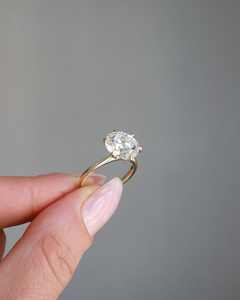 Bague de fiançailles solitaire en argent 925 plaqué or jaune avec zircon cubique rond de 9 mm, bijoux fins classiques en gros - Product Image 3