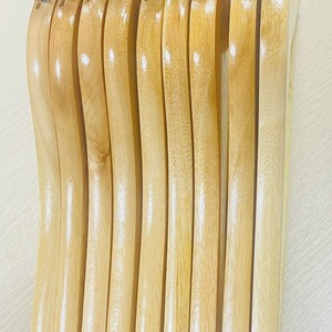 Cintres en bois de pin en gros avec crochet en acier inoxydable, logo personnalisé, durables, fabriqués au Vietnam, faible MOQ - Product Image 6