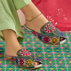 ขวดน้ำลึกสีเขียวหลากสีปักลายเทรนด์แฟชั่นกันลื่นพิมพ์ลายซาตินด้านบนหนังแท้ด้านนอก khussa - Product Image 2