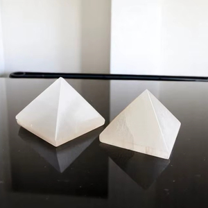 Nouveau produit pyramide de quartz de cristal de sélénite pyramide en gros acheter chez Aameena Agate disponible en vrac quantité - Product Image 3