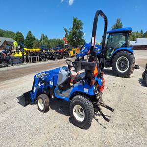 Mini Tractores Usados New Holland 4x4 con Equipo Agrícola Compacto en Venta - Product Image 1