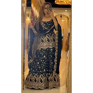 Ensemble de costume pour femme de créateur, orné de paillettes, brodé, pour les occasions spéciales - Product Image 4