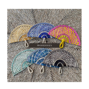 Éventail traditionnel en feuille de palmier fait à la main éventail en paille écologique vente en gros commande en gros fournisseur d'exportation d'éventail à main tissé naturel - Product Image 1