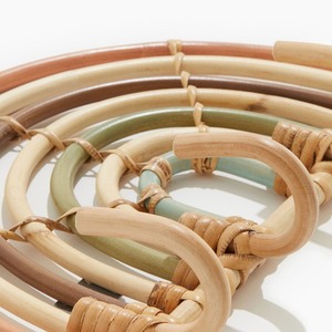 Adorable crochet en forme d'arc-en-ciel en rotin pour vêtements de bébé accessoires de chambre d'enfant crochets muraux naturels - Product Image 6