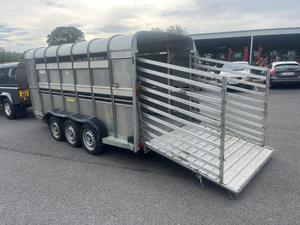 new High Fence Cargo <b>Trailers</b> for Livestock Cattle 25-30 Tons Stake Semi Wholesale Transport Sheep Pig Durable Reinforced Axles - Product Image 6