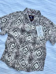 Chemise demi-manche en rayonne pour enfants OEM Col doux et confortable pour mariages anniversaires pique-niques Tenue de fête décontractée Vente en gros Inde - Product Image 5