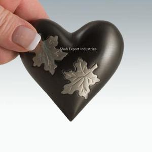 Urna de cremación de recuerdo con estampado de pata en forma de corazón de Metal de Color gris con soporte Decorado Suministros funerarios Urnas de cremación - Product Image 4