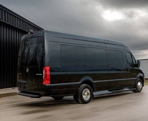 Mercedes-Benz Sprinter 3500XD Usada Recientemente, Volante a la Izquierda, Caja de Cambios Manual/Automática, Motor 4L - Product Image 3