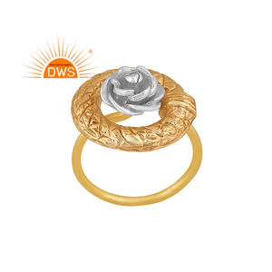 Anillo apilable con diseño de Rosa chapado en oro de 18 quilates, joyería fina Demi, el último diseño hecho a mano - Product Image 1
