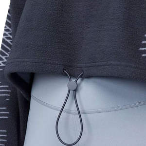 Sudaderas con capucha recortadas de mujer de punto frontal de color sólido con logotipo personalizado de fabricante pakistaní - Product Image 5