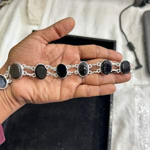 Bracelet en onyx noir naturel pour femmes en argent sterling 925 fait à la main Bracelet en pierres précieuses en vrac réglable Design ovale en onyx - Product Image 5