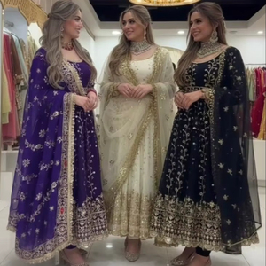 Ensemble Anarkali de créateur élégant en Georgette fleurie, broderie raffinée, confort premium, longueur genou, style Bollywood, pour les fêtes - Product Image 1