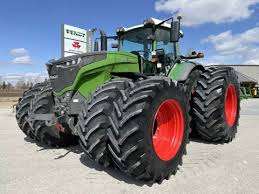 Tracteur à roues Fendt 1050 Vario 90 CV 4 roues motrices avec transmission par engrenages et machines agricoles à haute productivité à vendre - Product Image 2