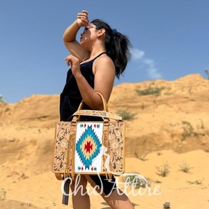 กระเป๋าหนังมีพู่สำหรับผู้หญิงกระเป๋าถือหนังงานแกะสลักด้วยมือคุณภาพสูง - Product Image 1