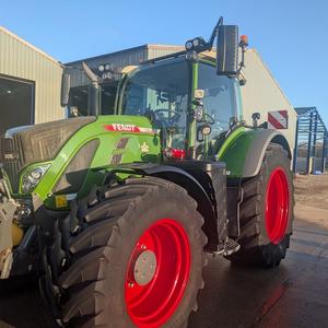 Tractor Agrícola Fendt 724 4WD con Transmisión de Engranajes, Bomba de Caja de Cambios y Rodamientos de Alta Productividad - Product Image 1