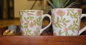 Mug en céramique décoratif avec motif unique, impression par transfert thermique, design moderne, couvercle personnalisable, capacité pour la maison, le café - Product Image 3