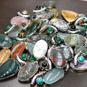 สร้อยคอจี้ทองเหลืองแบบวินเทจทำด้วยมือสำหรับผู้หญิงเทรนด์ยอดนิยมผสมอัญมณีธรรมชาติหลากหลายธีมคริสเตียนสำหรับแฟชั่น - Product Image 1