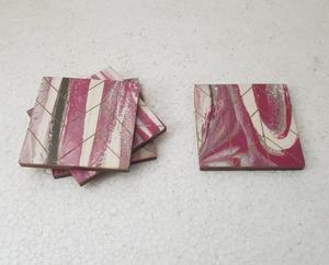 Sous-verres de bar personnalisés de style moderne Ensemble de 4 sous-verres créatifs en bois de résine pour cadeau de pendaison de crémaillère Fabricant artisanal - Product Image 4