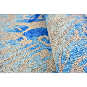 พรมลายเส้นนามธรรมสีน้ำเงินและสีเบจทันสมัย – พรมดีไซน์เนอร์ร่วมสมัยแบบทัฟท์ด้วยมือสำหรับห้องนั่งเล่นและตกแต่งบ้าน Terra - Product Image 4