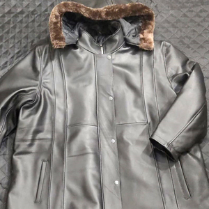 แจ็คเก็ตหนังแฟชั่นใหม่รุ่นฮิตปี 2026 สำหรับผู้ชายและผู้หญิง กันลม คอตั้ง โลโก้ด้านหน้า คุณภาพสูง - Product Image 1