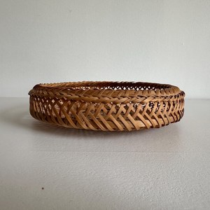 Bandejas para servir bocadillos de frutas y té redondas de ratán con diseño atractivo hecho a mano, uso de cocina chapado de India a precio mayorista 2025 - Product Image 3