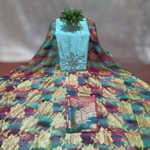 Robe en Chiffon Légère de Qualité Supérieure, Dernière Tendance, Magnifique Motif Floral Uni Jacquard Fransawi Somalien Blanc - Product Image 3