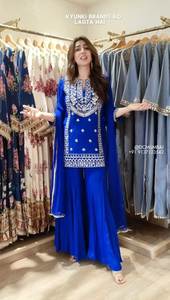 SIE Presenta el Último Diseño en Conjuntos de Salwar de Tres Piezas Hechos a Mano con Material Semi-Cosido, Ropa Étnica de Nivel Couture - Product Image 2