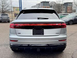 Excellent Audi Q8 quattro Premium Plus 55 TFSI 2025 d'occasion avec toit ouvrant, pack exécutif, démarrage à distance, sièges en cuir, jantes en alliage - Product Image 4