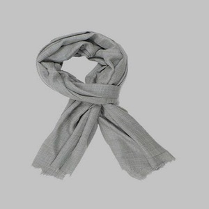 Precio al por mayor Oferta especial de invierno Bufanda de Cachemira Tamaño personalizado Color sólido Suave Listo para lujo unisex Bufandas y chales - Product Image 3