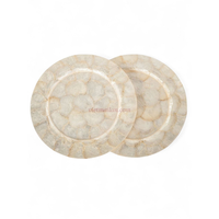 Assiette de service ronde de luxe écologique en coquille de Capiz blanche avec noyau en MDF et bambou du Vietnam pour la décoration de table à la maison
