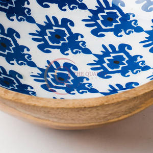 Bol en bois fabriqué à la main rustique naturel chaud couleur marron grain de bois visible complexe vibrant bleu blanc motif géométrique floral - Product Image 4