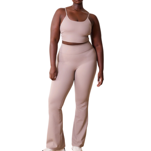 Ensemble de yoga de compression grande taille avec tissu de compression extensible à taille haute, vêtements de sport de soutien pour l'entraînement en salle de sport, vêtements de sport pour femmes - Product Image 1