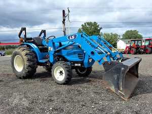 TRACTOR DE ALTO RENDIMIENTO LS MT352H 52 CV TURBO DIÉSEL 3 VELOCIDADES HIDRÁULICO 4X4 2 CONTROLES REMOTOS TRASEROS Y LUZ DE TRABAJO APROBADO POR LA EPA Y LA CE PARA LA VENTA - Product Image 2