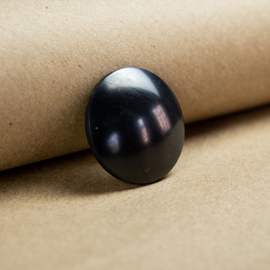 Autocollant de plaque de téléphone en shungite à lentille convexe polie Ø 30 mm (1.2 po) - Product Image 1