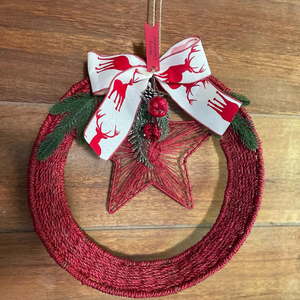 พวงหรีดคริสต์มาสจากหญ้าทะเล ดีไซน์ใหม่ล่าสุด ปี 2024 ของตกแต่งบ้านสำหรับเทศกาล งานถักมือ ขายส่งจากเวียดนาม - Product Image 1