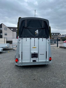 Nouvelle remorque pour 2 chevaux American Spirit avec espace de vie, carrosse flottant angulaire semi-suspendu, charge utile de 2400 kg, couleur personnalisée - Product Image 2