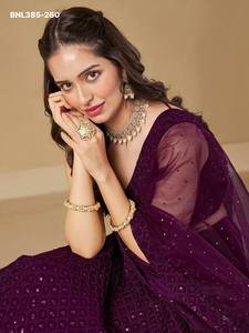 Fournisseur de Lehenga Choli en Georgette avec broderie en Resham et sequins, design Evergreen, de Surat, à prix de gros - Product Image 3