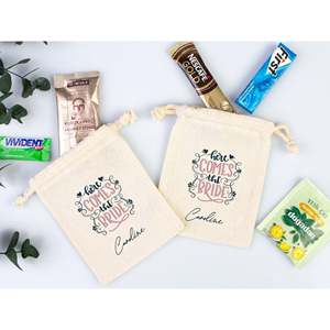 Sacs personnalisés « Voici la mariée » pour kit anti-gueule de bois, idéaux pour enterrement de vie de jeune fille et mariage, avec breloques de sac amusantes et chics pour une survie optimale - Product Image 4