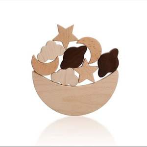 Rompecabezas de Madera Premium con Forma de Luna, Juguete al por Mayor con Acabado Artesanal Suave - Product Image 1