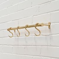 Crochet de manteau décoratif moderne en métal avec la surface brillante et le style minimaliste pour l'usage élégant de bâti de mur