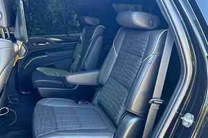 2023 Cadillac Escalade V Gasolina, Bajo Kilometraje - Product Image 5