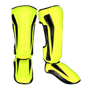 การออกแบบกันลื่นเพื่อความมั่นคงในระหว่างกิจกรรมแผ่นหน้าแข้งสำหรับนักกีฬาที่มีวัสดุระบายอากาศและกระชับพอดี - Product Image 1