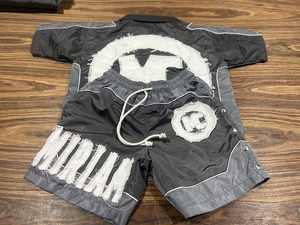 Chándal de nailon ligero personalizado 2025, conjunto corto cortavientos con cremallera reflectante, conjunto corto cortavientos en contraste de nailon y poliéster - Product Image 2