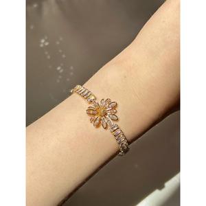 Bracciale margherita in pietra per vie d'acqua in acciaio - Product Image 2