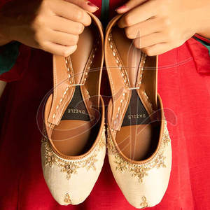 Nouvelles Khussas pour femmes, style tendance, antidérapantes, en cuir véritable de haute qualité, design élégant, taille et couleur personnalisables, légères - Product Image 3