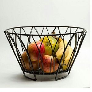 Cesta de almacenamiento de metal de hierro perfecta para frutas, utensilios de cocina y vajilla que añade un toque de elegancia y organización a cualquier espacio - Product Image 4
