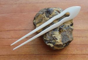 ปิ่นปักผมทำจากกระดูกธรรมชาติ งานแฮนด์เมด เป็นมิตรกับสิ่งแวดล้อม ศิลปะสมัยใหม่และของสะสม เครื่องประดับสไตล์ชาติพันธุ์ สำหรับมัดผมทรงชิญอง ใช้ได้ทุกวันและงานปาร์ตี้ - Product Image 5