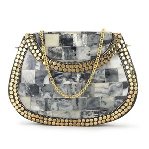 Dernier modèle de sac à main pochette en résine fait main pour femmes motif marbré avec chaîne en métal doré sacoches décoratives cintres à bas prix - Product Image 1