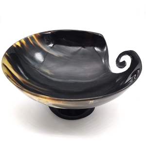 Bol en corne artisanal de qualité supérieure, élégant, durable et unique par HANNAN HANDICRAFT - Product Image 1